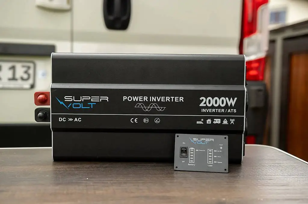 Supervolt 12V 2000W Wechselrichter
