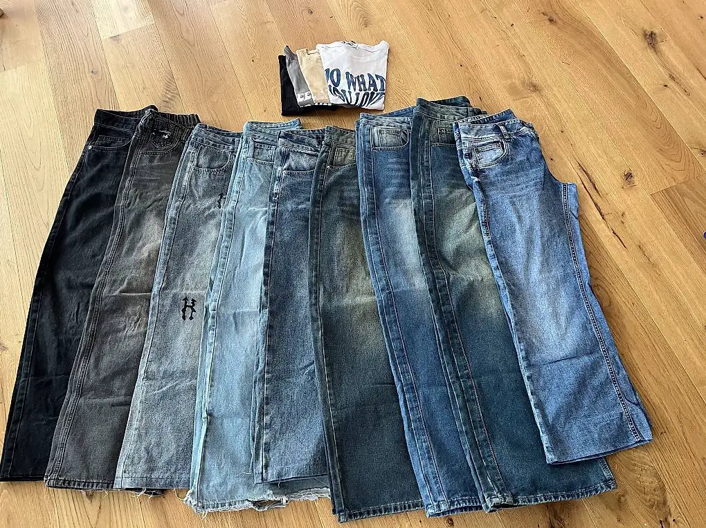 9 Mädchenjeans Gr. S und 4 T-shirt