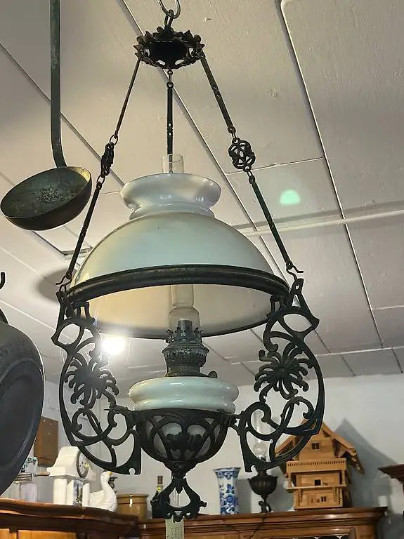 alte Petroleum Lampe, Deckenlampe, leicht defekt.
