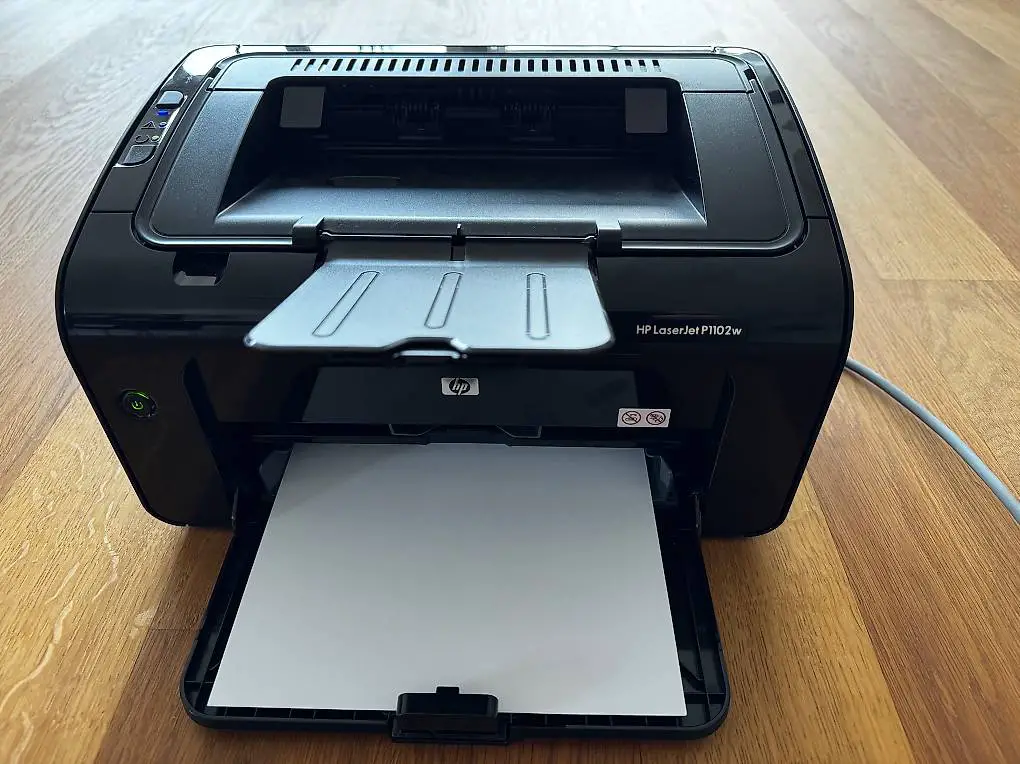 HP LaserJet P1102w