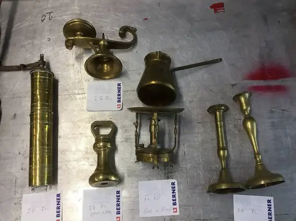 Oggetti in ottone per decorazione