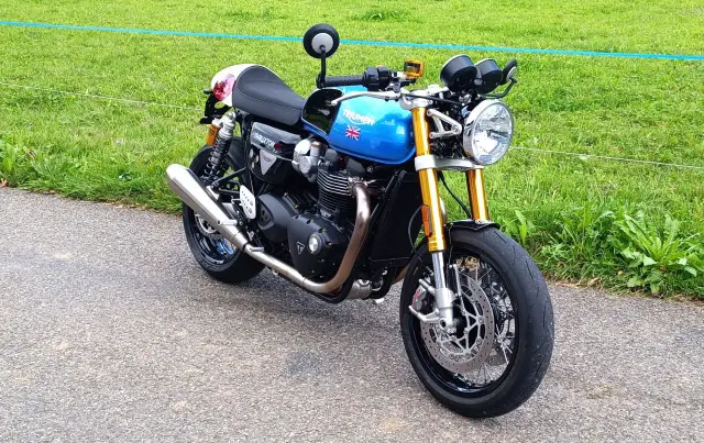 triumph thruxton 1200 rs ton up