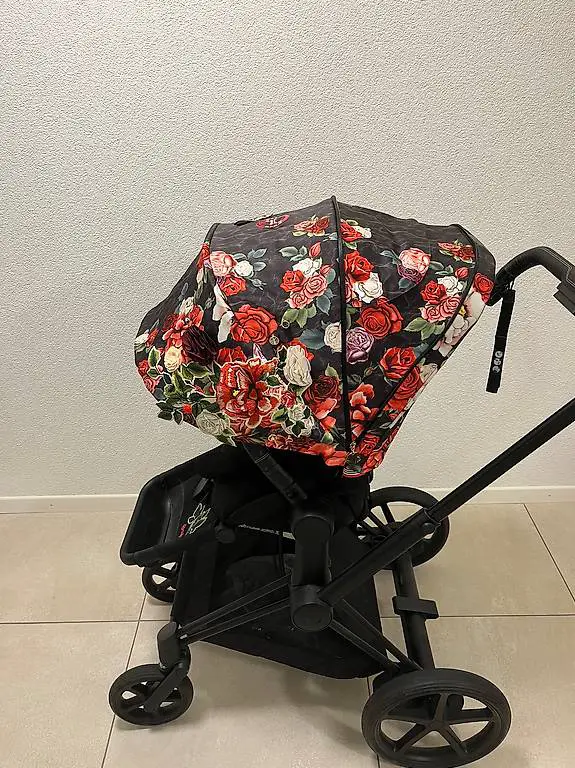 Cybex E Priam Kinderwagen Spring Blossom Dark