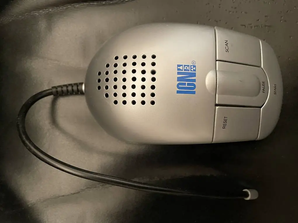 Radio in Form einer Computermaus