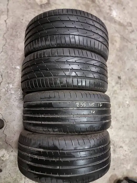 Sommerreifen 235 45 17