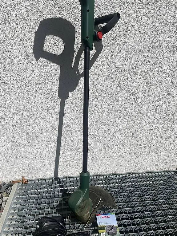 BOSCH Easy Fadenmäher mit Akku