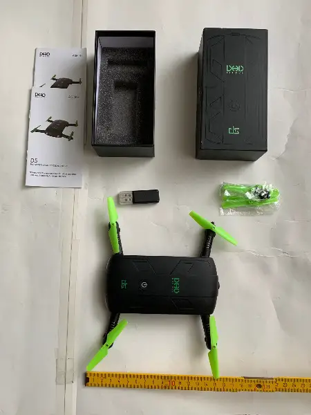 Neue Drohne DHDR / C Taschendrohne D5 mit Zubehör