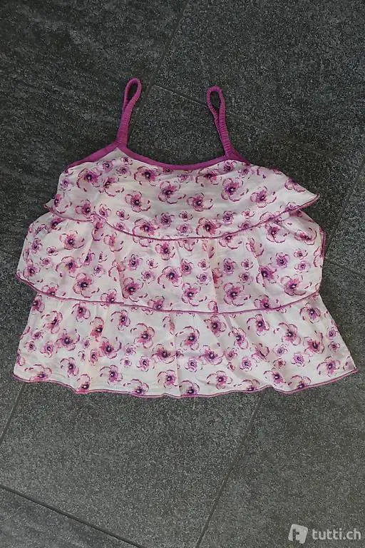 Volants-Träger-Blusenshirt, weiss geblumt, Gr. 116/122