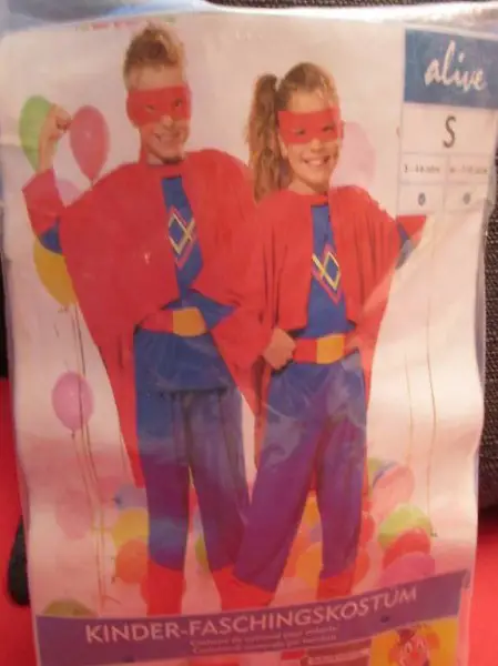Neues Kinder Fastnachtskostüm ? Supermann