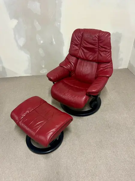 Roter Stressless Sessel mit Hocker Reno Leder Gr. S?