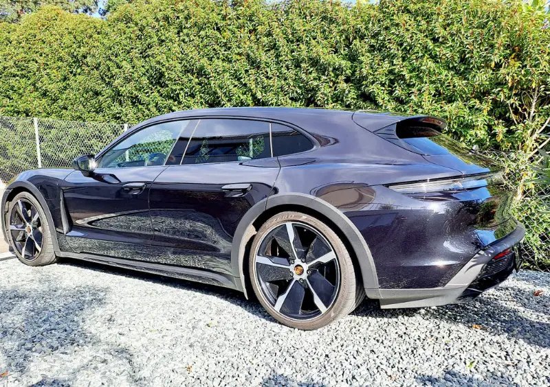 PORSCHE Taycan Cross Turismo 4