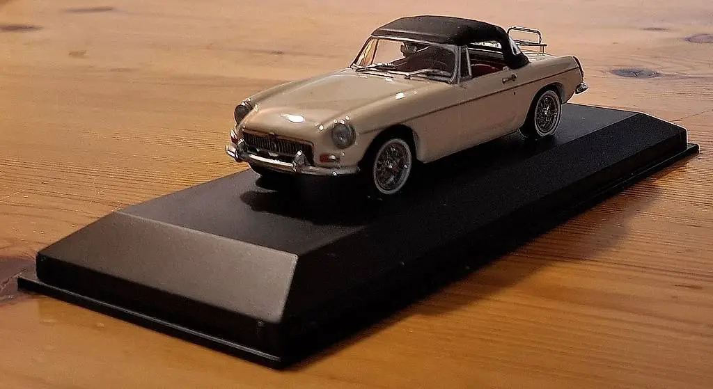 MG B Minichamps "Pauls Model Art" Modell - Modellino