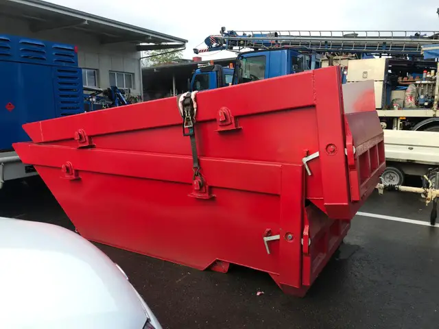 2x Bauschuttmulde 4.0m³ mit Kippladen, Abrollcontainer / Mulden