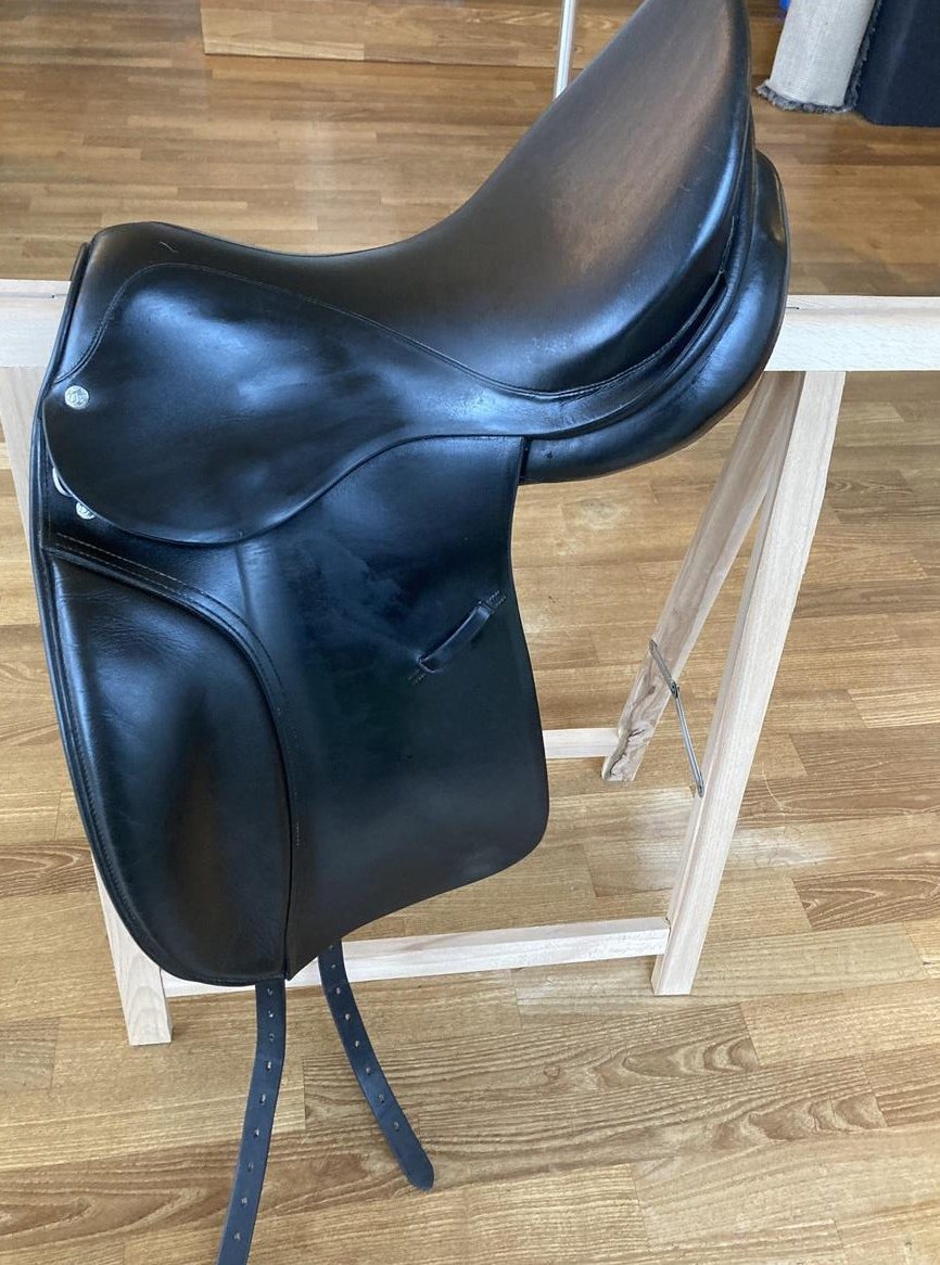 Röösli Pilatus Dressursattel, 17.5 Zoll zu verkaufen