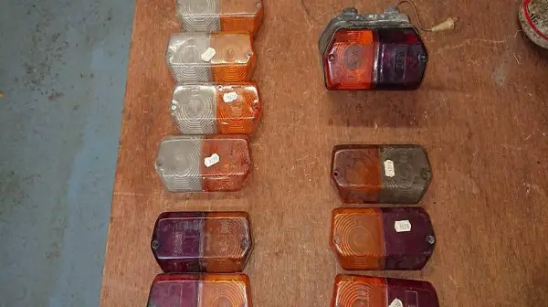  Diverse Lampengläser und komplette Leuchten zu Fiat