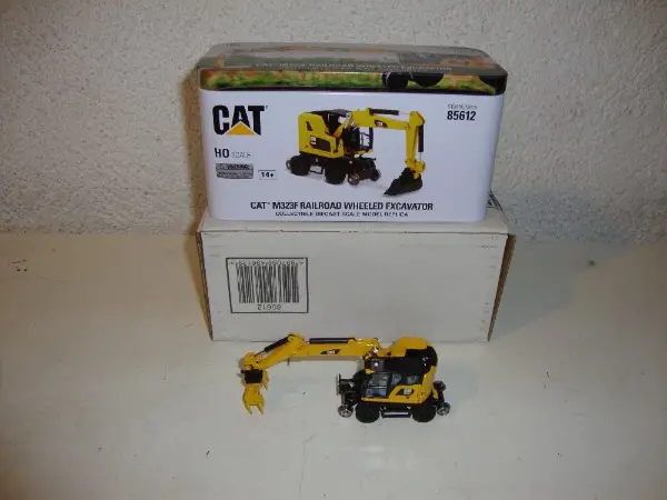 Caterpillar M323 Railroad Excavator