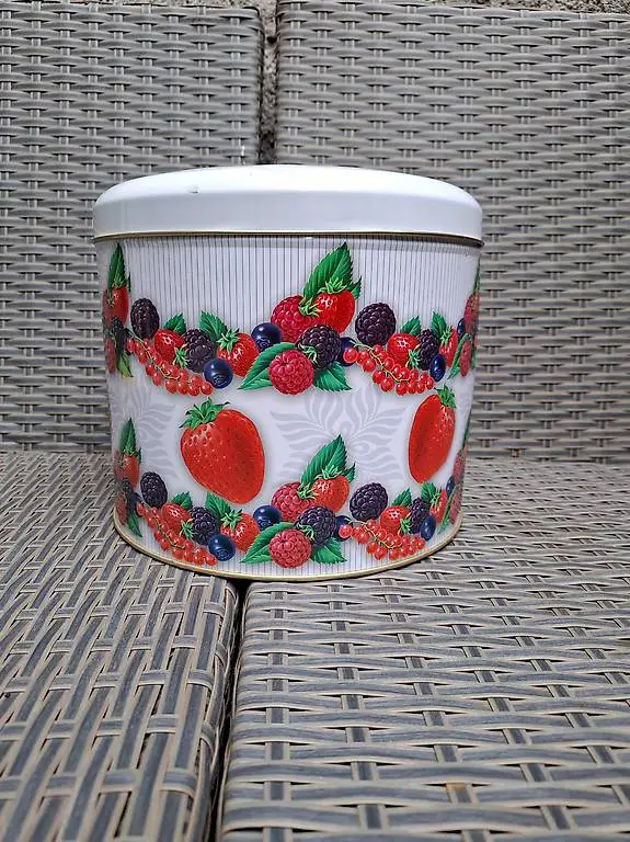 Vendo scatola in latta