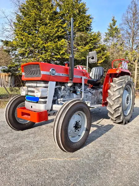 Traktor Massey Ferguson 135