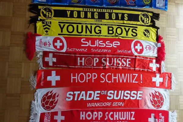 Diverse Schals YB, Schweiz, Spenglercup