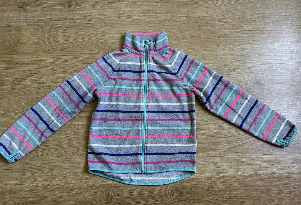 Farbige Fleece-Jacke Grösse 122/128