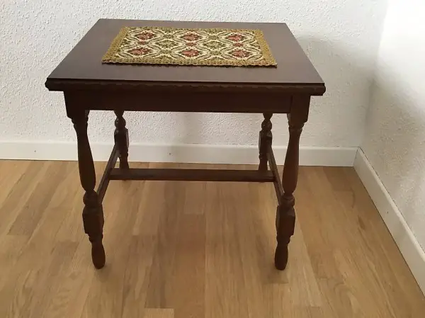 MASSIV-HOLZTISCHCHEN, 45 JÄHRIG