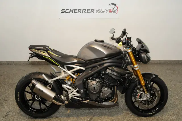 triumph speed triple 1200 rs