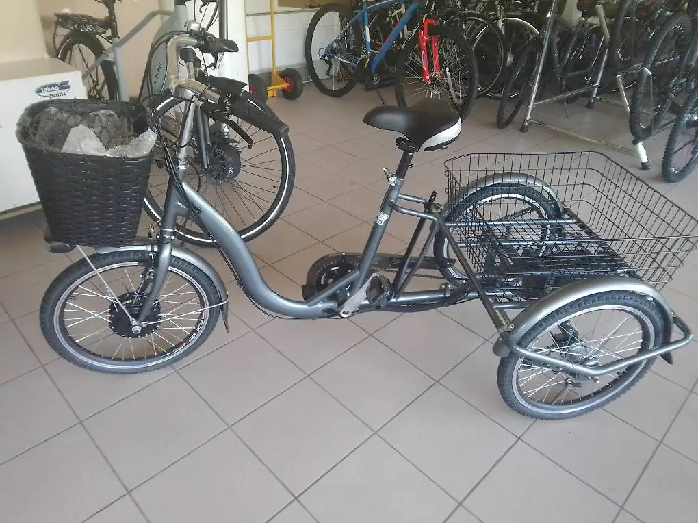 triciclo bicicletta elettrica record nuovo garanzia