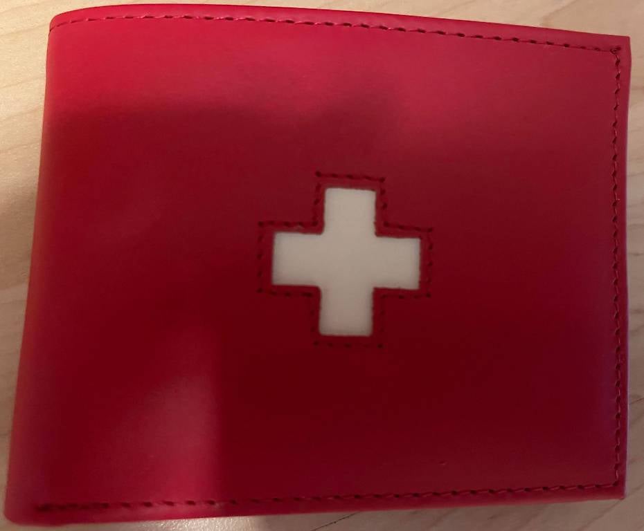 Rotes Portemonnaie mit Schweizer Kreuz