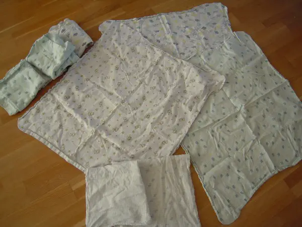  2 Nuscheli / Mullwindeln + 5 Stoff Wickeltischauflagen