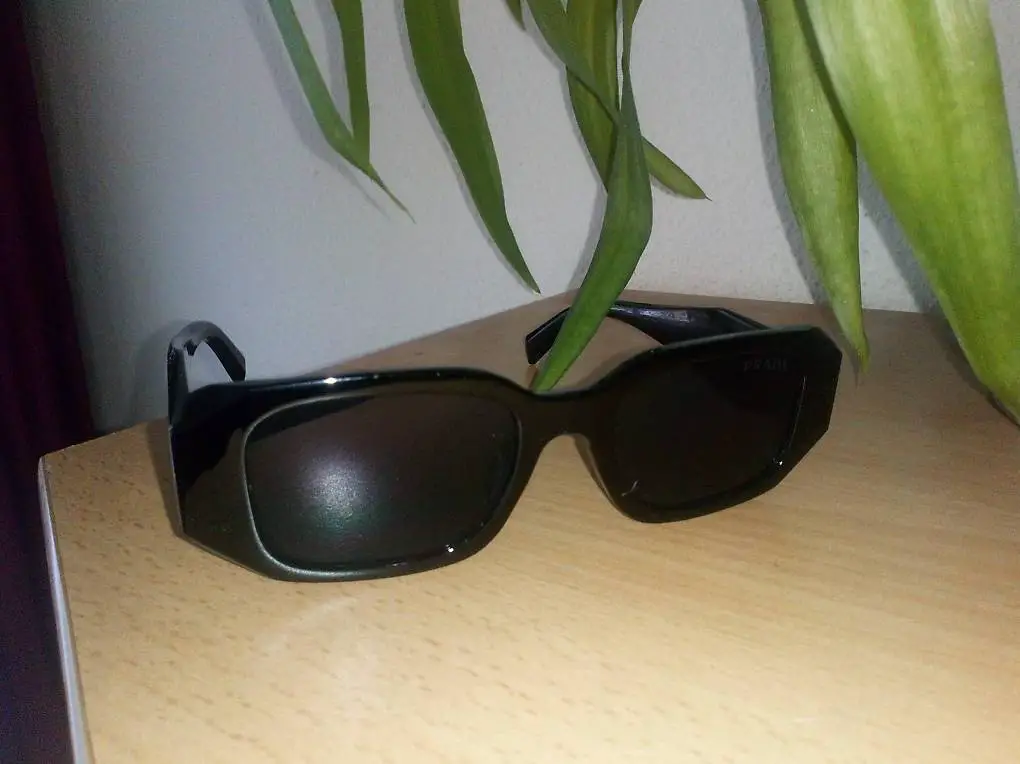 PRADA - Sonnenbrille.