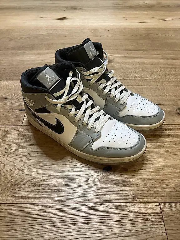 Jordan 1 mid {46} (8.5/10)