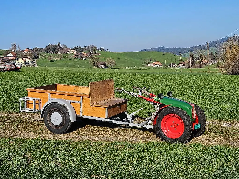 Schöner Rapid 606 Einachser mit Anhänger