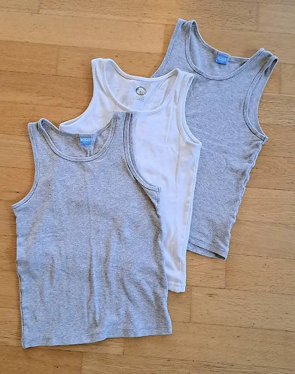 Unterhemden Gr. 134/140