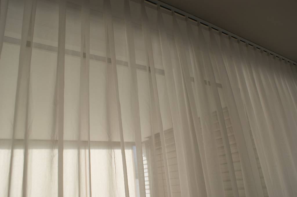 2 Stück weisse Vorhänge