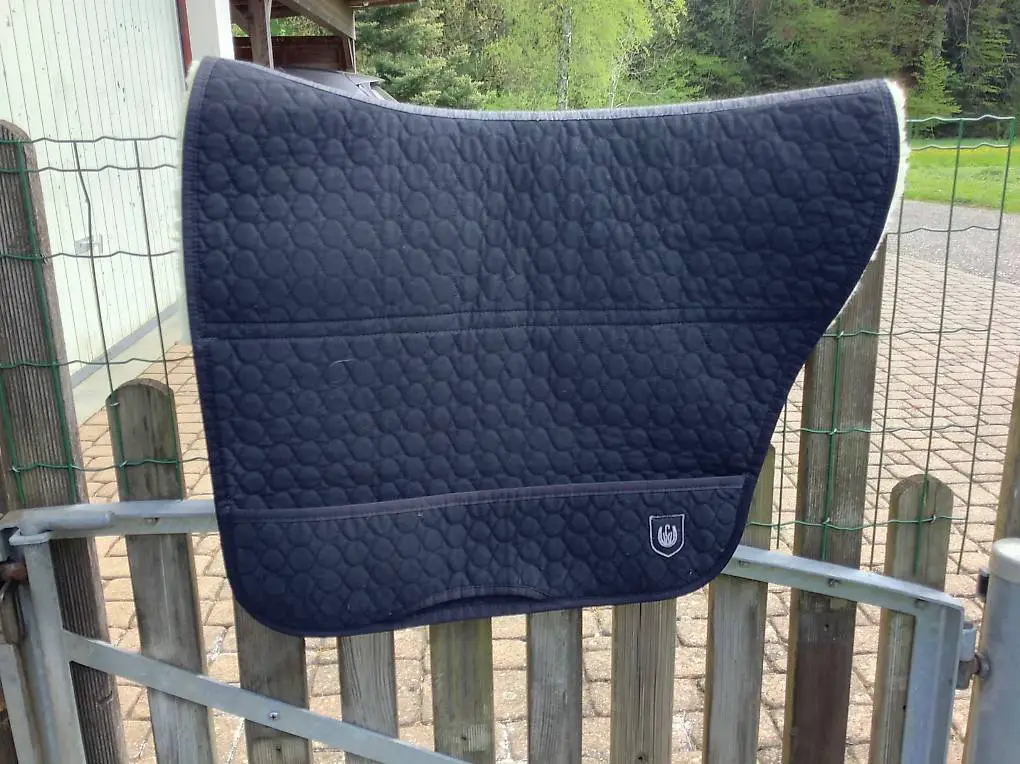 Satteldecke Lammfell Christ Champ Neuwertig