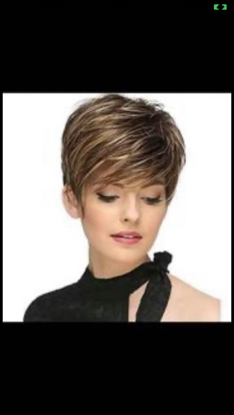 Schöne seidige Perücke