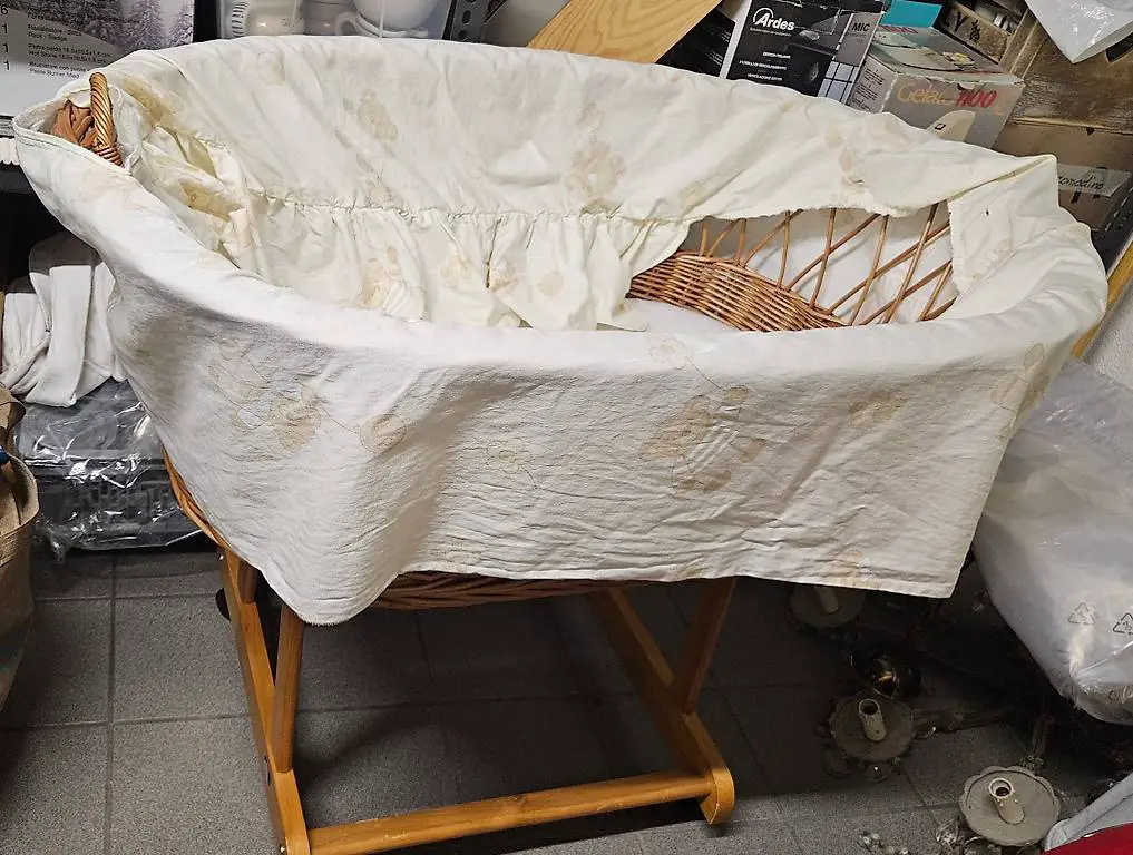 Culla legno con rotelle e stanga per baldacchino Alvi