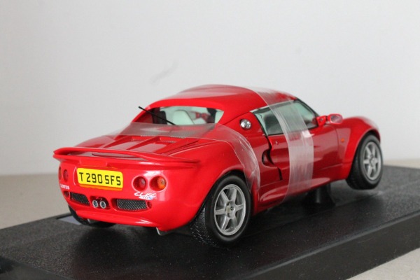 Lotus Elise 111S Farbe: Rot Sunstar 1:18