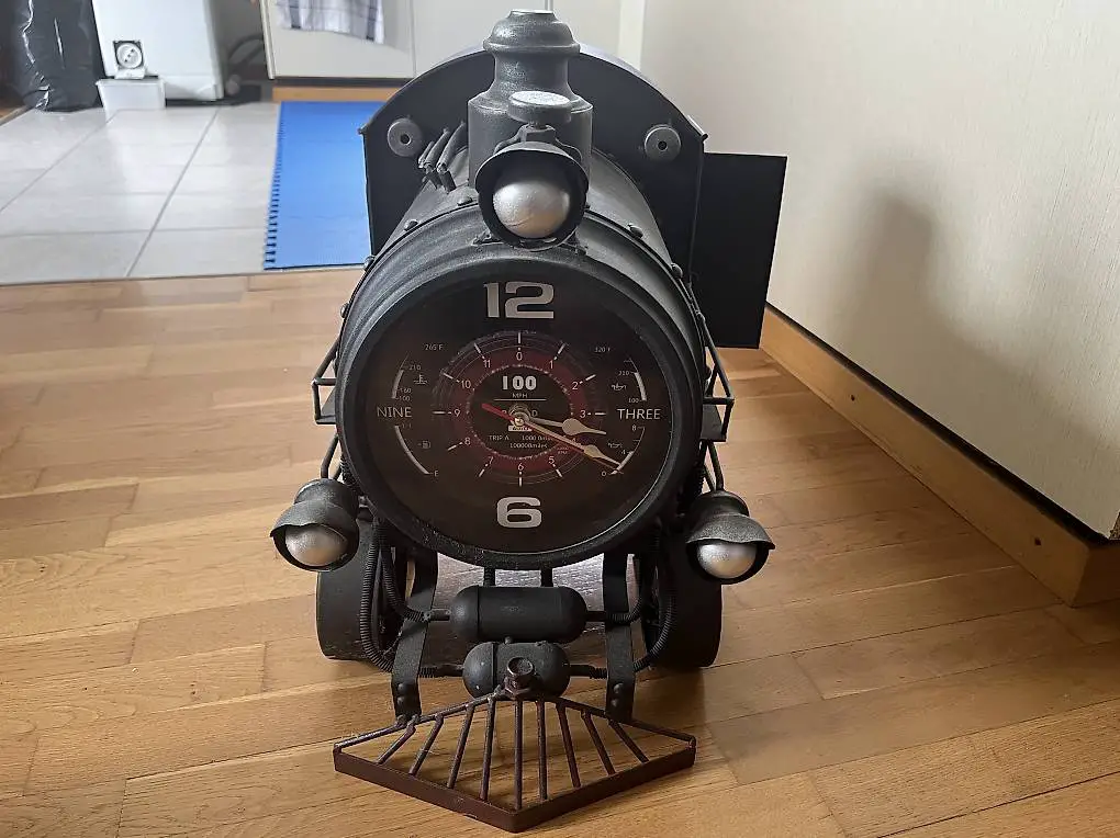 Standuhr Lokomotive