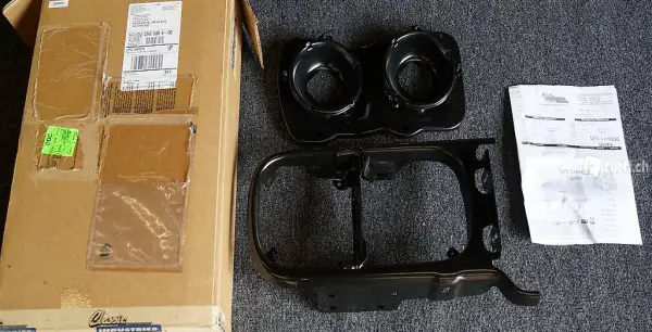 PONTIAC FIREBIRD 1969 Lampenträger vorne rechts NEUTEIL