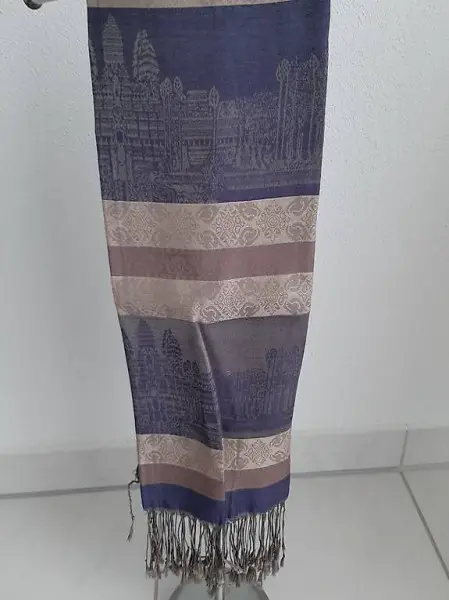 Wunderschöner Schal 100% Silk Cambodia Angkor Wat