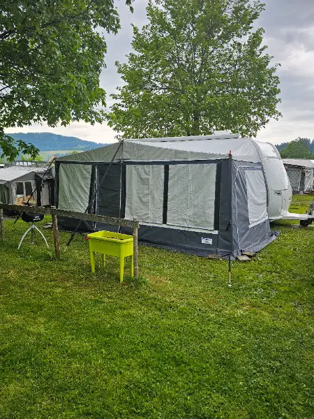 Wohnwagen Fenth auf Festplatz