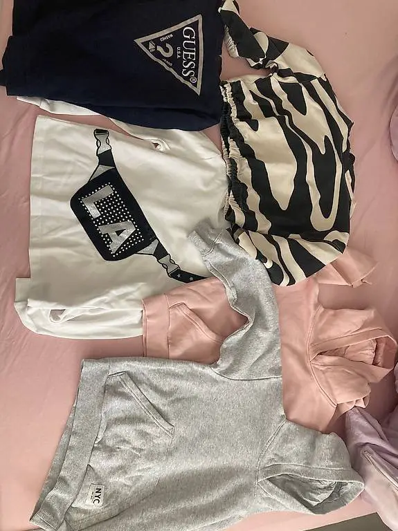 Kapuzenpullover Gr. 134/140