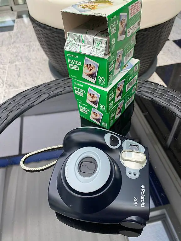 Poloroid Sofortbildkamerea mit Fotopapier