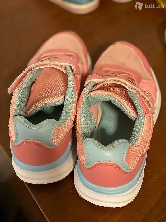 Gebrauchte Mädchenturnschuhe zu verkaufen, Gr.30