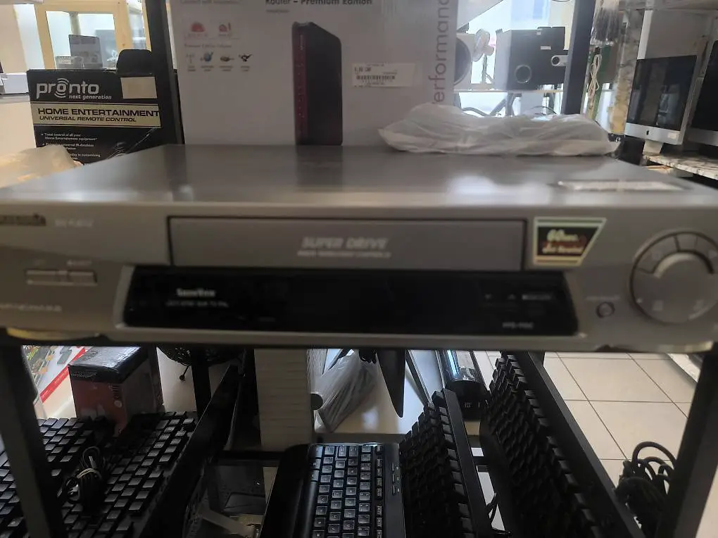 Lecteur VHS Panasonic NV-FJ612