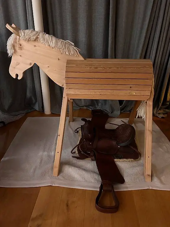 Holzpferd Spielpferd Gartenpferd neu