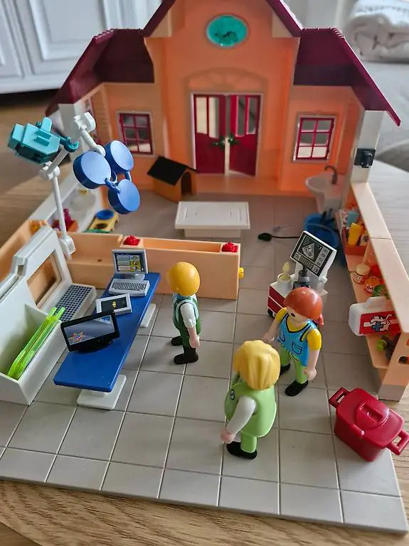 Playmobil Bauernhof Pferdestall Tierklinik Tierarzt mit viel