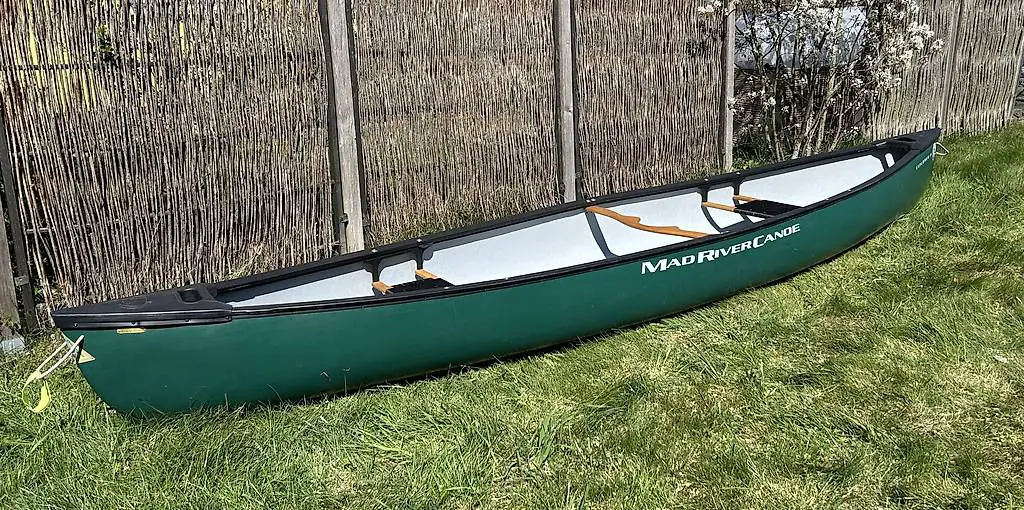 Top-Kanu mit Zubehör