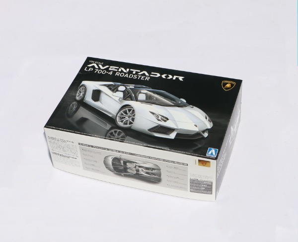 Lamborghini Aventador LP 700-4 Roadster 1:24 von Aoshima